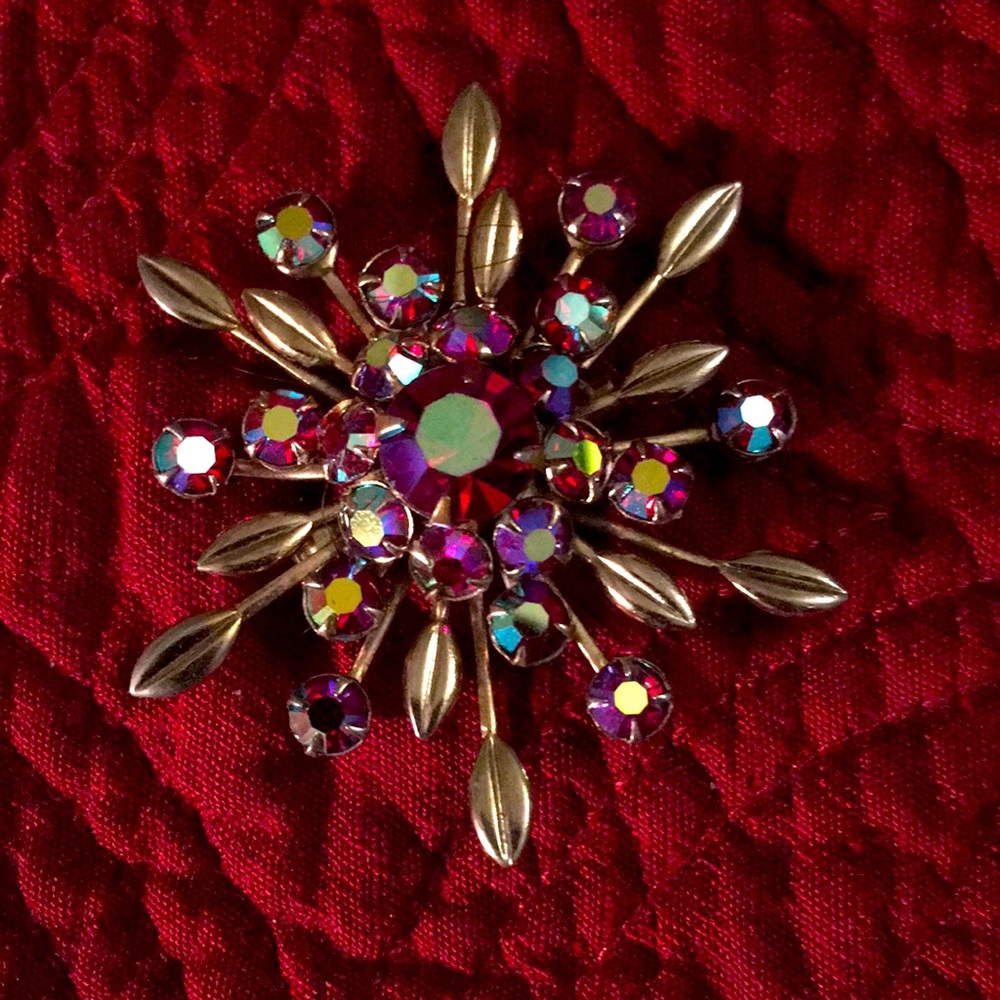 Vintage borealis brooch